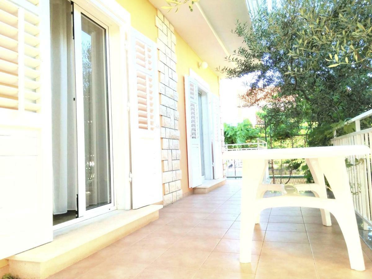 Apartman Antulov Srima Esterno foto
